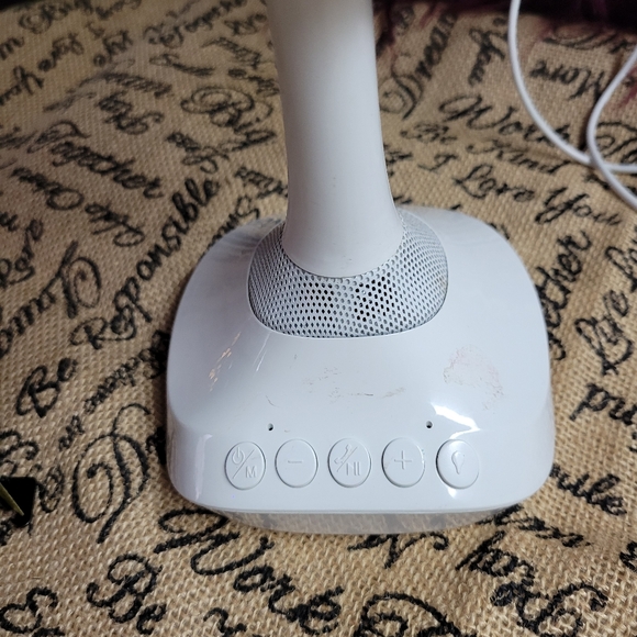 Music lamp mirror Bluetooth lighted makeup mirror used barely - Picture 3 of 8